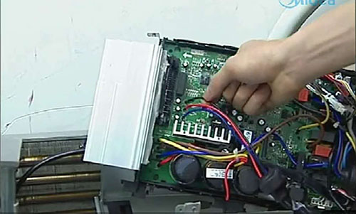 江口美的空调电话是多少